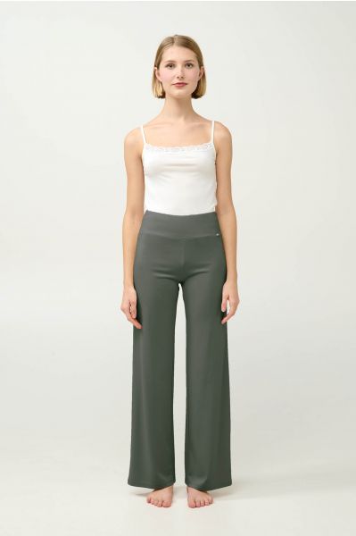 ΠΑΝΤΕΛΌΝΙ ΓΥΝΑΙΚΕΊΟ