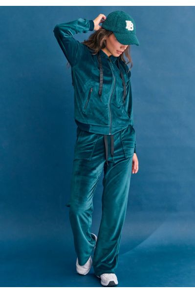 ΓΥΝΑΙΚΕΊΟ ΑΘΛΗΤΙΚΌ ΠΑΝΤΕΛΌΝΙ